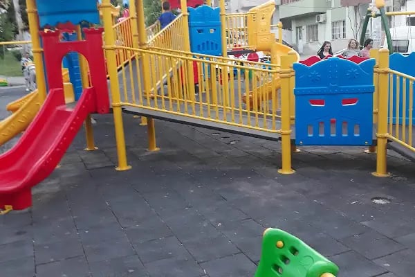Bayraklı Çocuk Parkı - Resim 2