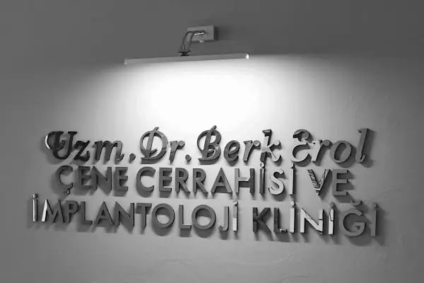 Uzm.Dr. Berk EROL | Çene Cerrahisi ve İmplant Kliniği - Resim 9