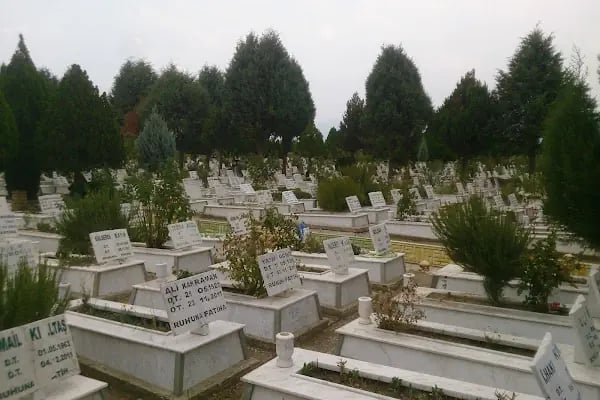Cennet Bahçesi Mezarlığı - Resim 5