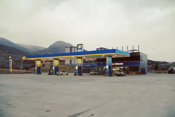 GÜNGÖR PETROL - OPET AKARYAKIT &amp; ELEKTRİKLİ ARAÇ ŞARJ İSTASYONU - Resim 1