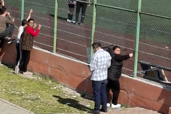 Ceyhan Sentetik Stadyum - Resim 8