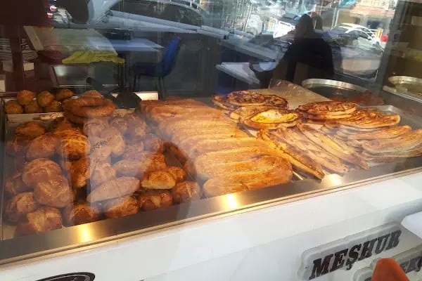 Meşur Sariyer börekcisi - Resim 3