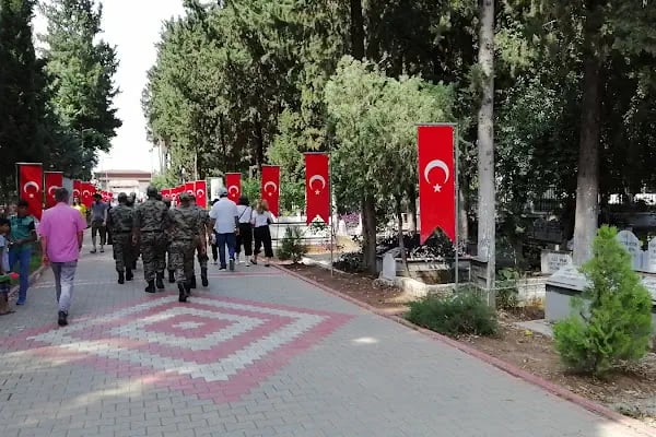 Adana Asri Mezarlığı - Resim 2