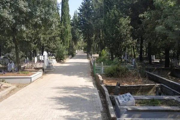 Adana Asri Mezarlığı - Resim 4