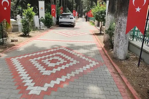 Adana Asri Mezarlığı - Resim 5