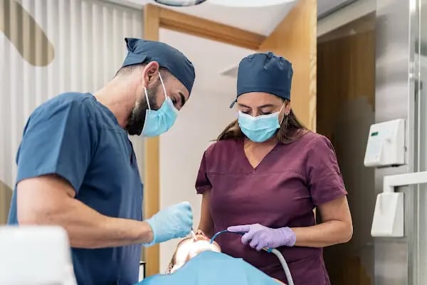 Alanya Dental Place - Dt. Selim Mert Şahinkaya - Resim 1