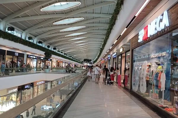 Deepo Outlet Center - Resim 3