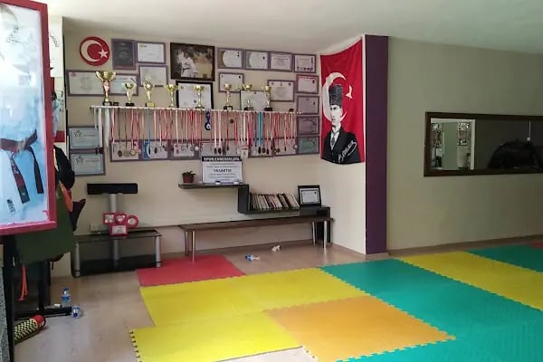 Çi-Yo Çiçek Yolcu Spor Kulübü Bayanlara ve Çocuklara Spor - Resim 12