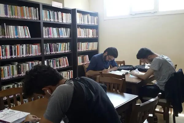 Remzi Oğuz Arık İlçe Halk Kütüphanesi - Resim 2