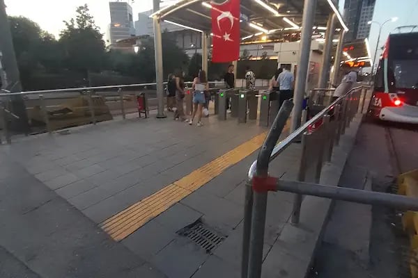 Fahrettin Altay Tramvay Durağı - Resim 9