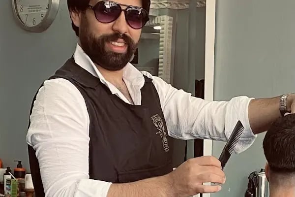 Favori Erkek Kuaförü Nuh Türk - Resim 15