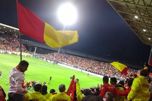 Bornova Stadyumu - Resim 18