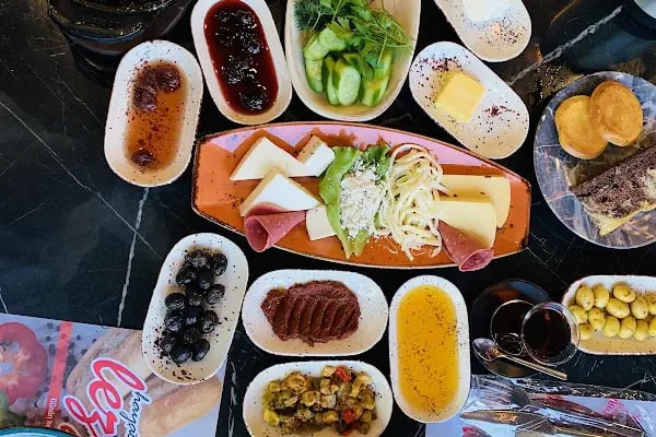 Livadi Cafe & Restaurant - Resim 4