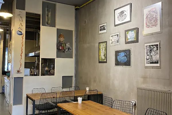 Aura Cafe &amp; Patisserie - Resim 16