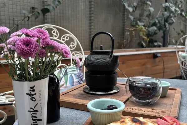 Aura Cafe &amp; Patisserie - Resim 19