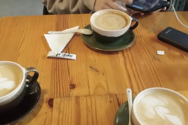 Aura Cafe &amp; Patisserie - Resim 10