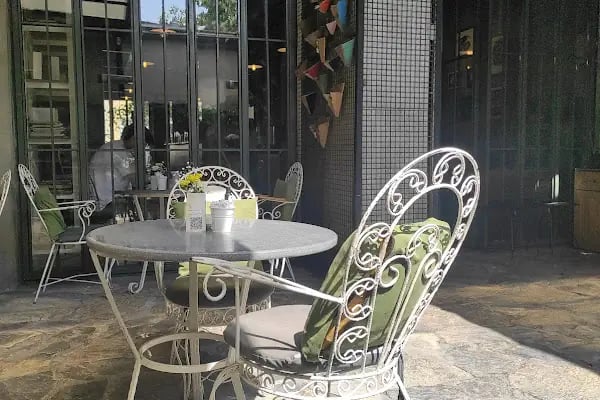 Aura Cafe &amp; Patisserie - Resim 20