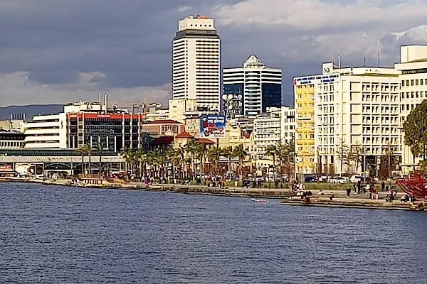 Bostanlı İskele Tramvay Durağı - Resim 11