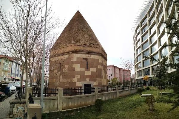 ULAŞ BABA TÜRBESİ - Resim 19