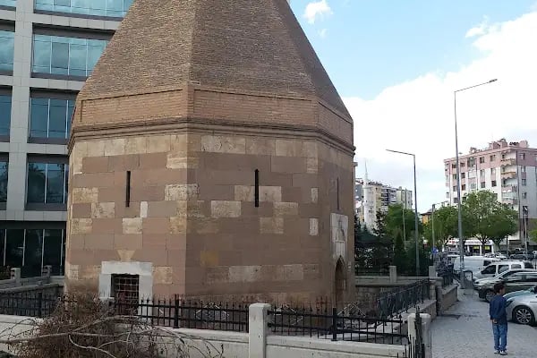 ULAŞ BABA TÜRBESİ - Resim 17
