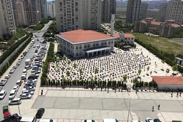 ŞEHİT TAHSİN GEREKLİ CAMİİ VE KURAN KURSU - Resim 2