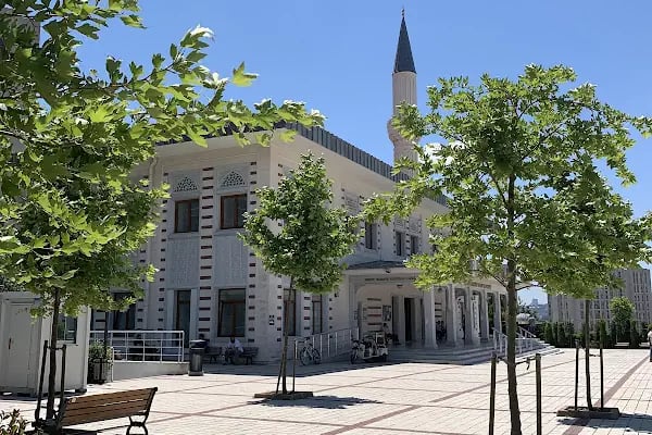 ŞEHİT TAHSİN GEREKLİ CAMİİ VE KURAN KURSU - Resim 20