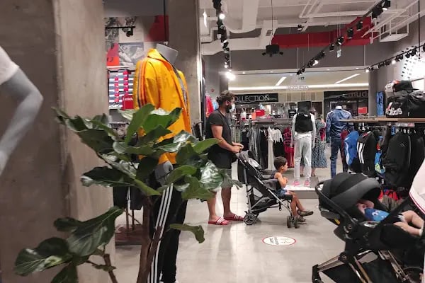 FLO İstanbul Optimum AVM Mağazası - Resim 8