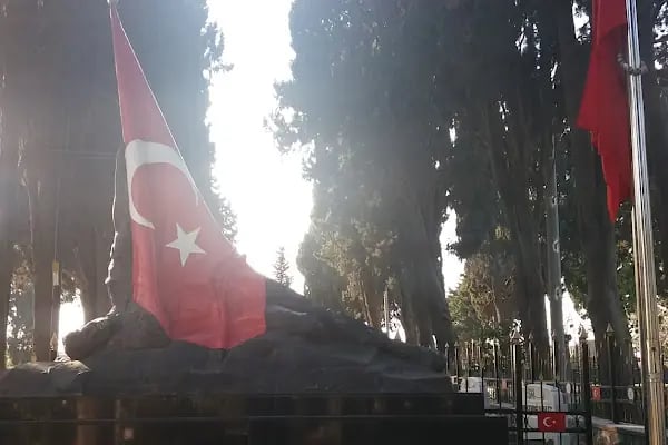 15 Temmuz Şehitler Mezarlığı - Resim 13