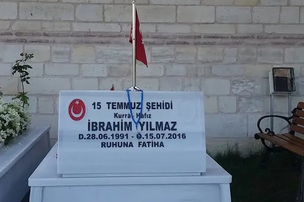 15 Temmuz Şehitler Mezarlığı - Resim 14