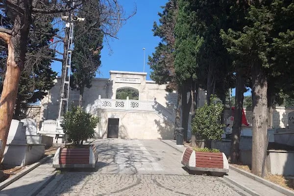 15 Temmuz Şehitler Mezarlığı - Resim 5