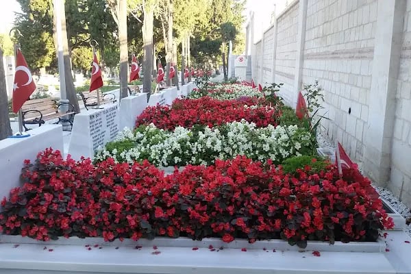 15 Temmuz Şehitler Mezarlığı - Resim 16