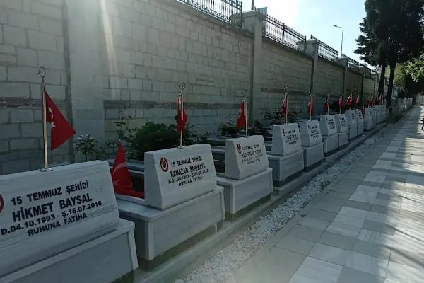 15 Temmuz Şehitler Mezarlığı - Resim 3