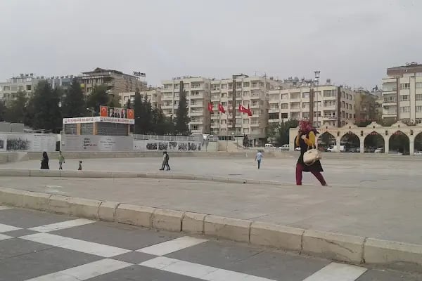 Topçu Meydanı - Resim 1