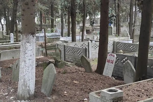 Gönen Şehir Mezarlığı - Resim 18