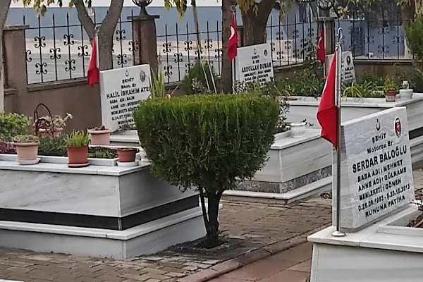 Gönen Şehir Mezarlığı - Resim 4