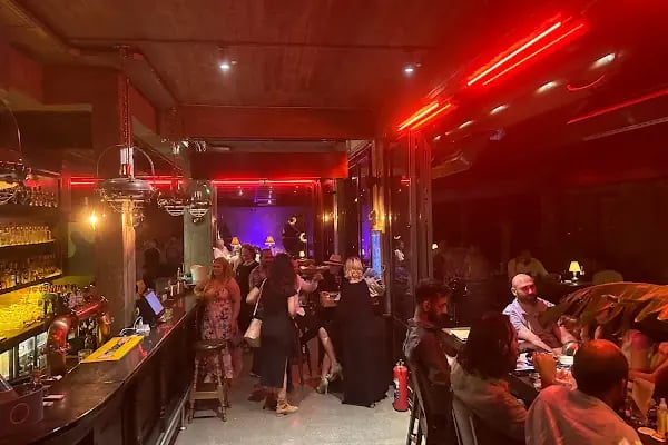 Lucifer Gastropub - Resim 4