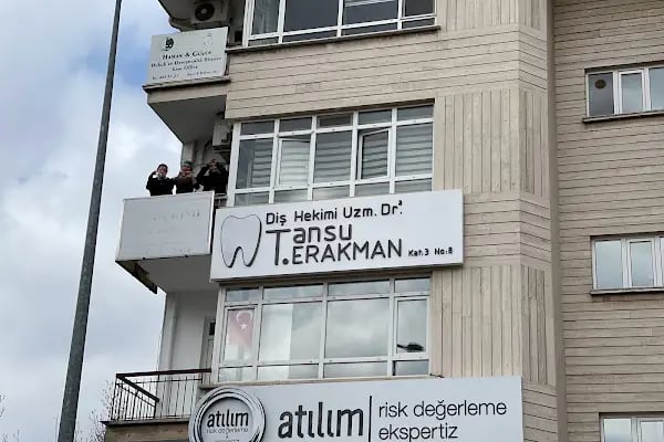 Uzm. Dr. Tansu Erakman (Çene Cerrahisi ve Protetik Tedavi) - Resim 17