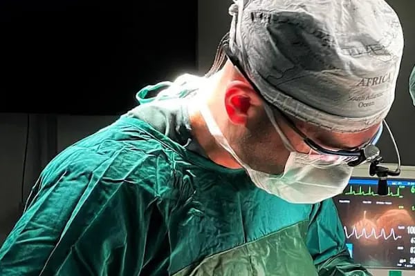 Op. Dr. Ahmet Ağaoğlu, Kulak Burun Boğaz Uzmanı - Resim 1