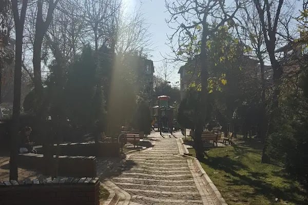 Neyire Neyir Sk. Girişi Naci Kasım Parkı - Resim 9