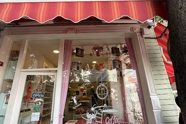 Büyükada Şekercisi Candy Island Cafe Patisserie - Resim 12