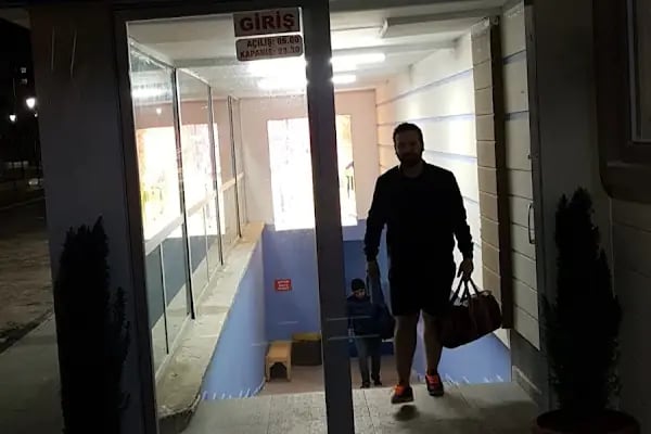 Mavera Yüzme Havuzu Ve Spor Kompleksi - Resim 19