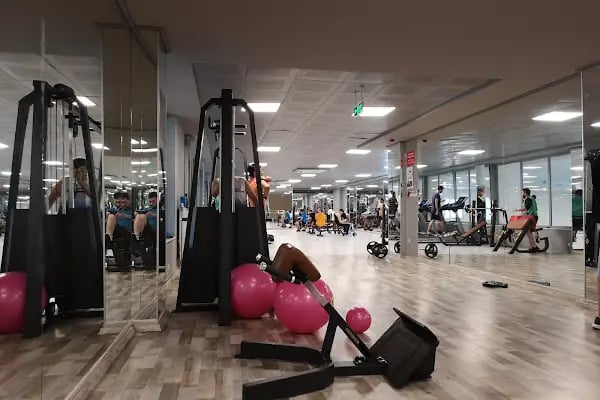 Mavera Yüzme Havuzu Ve Spor Kompleksi - Resim 3