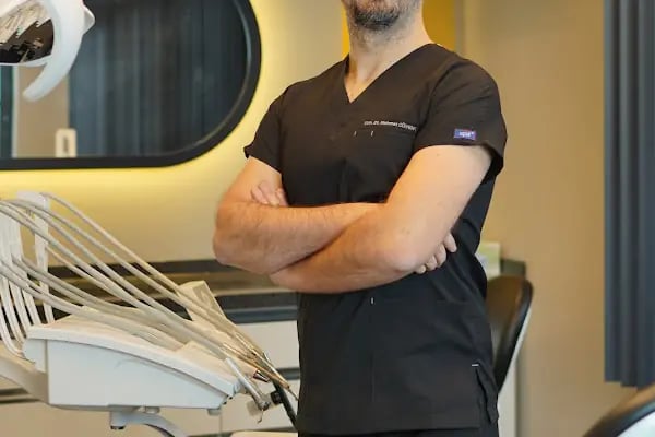 Uzman Diş Hekimi Mehmet Güvenç Balıkesir Özel Diş Kliniği-Lamina-Zirkonyum-İmplant-Beyazlatma-Estetik ve Kozmetik Diş Hekimi - Resim 9