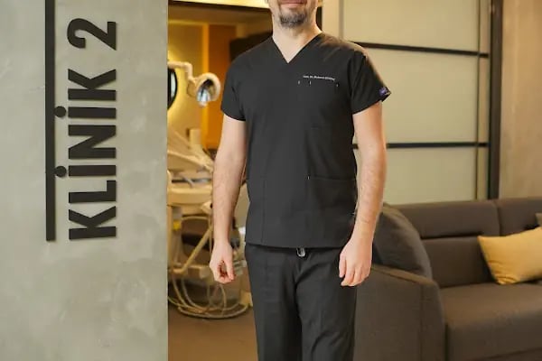Uzman Diş Hekimi Mehmet Güvenç Balıkesir Özel Diş Kliniği-Lamina-Zirkonyum-İmplant-Beyazlatma-Estetik ve Kozmetik Diş Hekimi - Resim 3