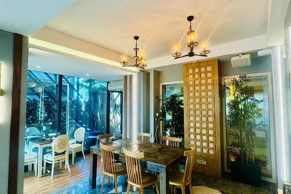 Bee Restaurant - Resim 9