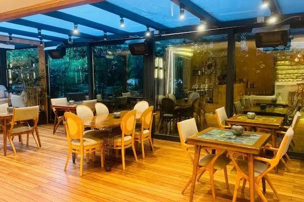 Bee Restaurant - Resim 2