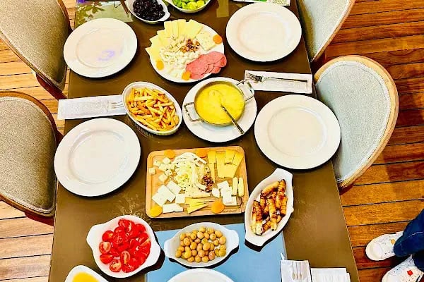 Bee Restaurant - Resim 7