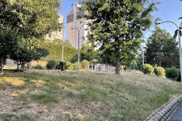 Küçükçekmece Belediyesi Atakent 2.Bölge Parkı Ve Koşu Parkuru - Resim 8