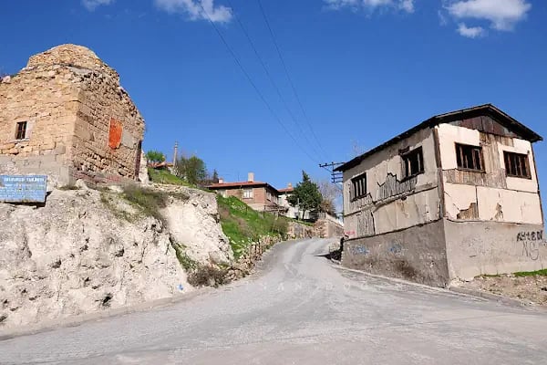 Selçuklu Türbesi - Resim 19