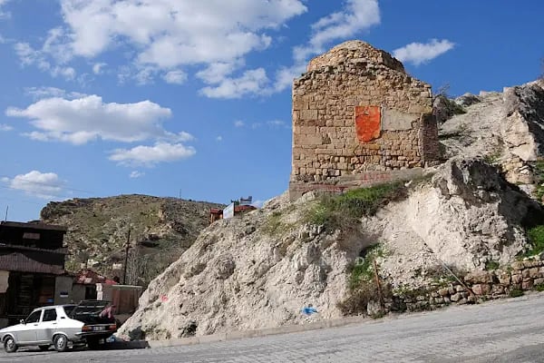 Selçuklu Türbesi - Resim 13